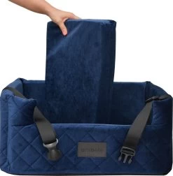 Velvet Blue - Autostoel Voor Hond - 57x50cm - Wasbaar - Hondenmand Auto - Handgemaakt -Katten Hondenbenodigdheden Winkel 1174x1200