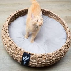 District 70 COCOON - Luxe Hondenmand Van Duurzaam Hoogwaardig Riet Met Zacht Kussen - Maten S/M/L - Large 27 District 70 COCOON - Luxe Hondenmand Van Duurzaam Hoogwaardig Riet Met Zacht Kussen - Maten S/M/L - Large -Katten Hondenbenodigdheden Winkel 1200x1200 77